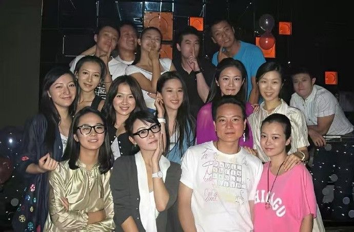 刘亦菲大学聚餐照片​​​