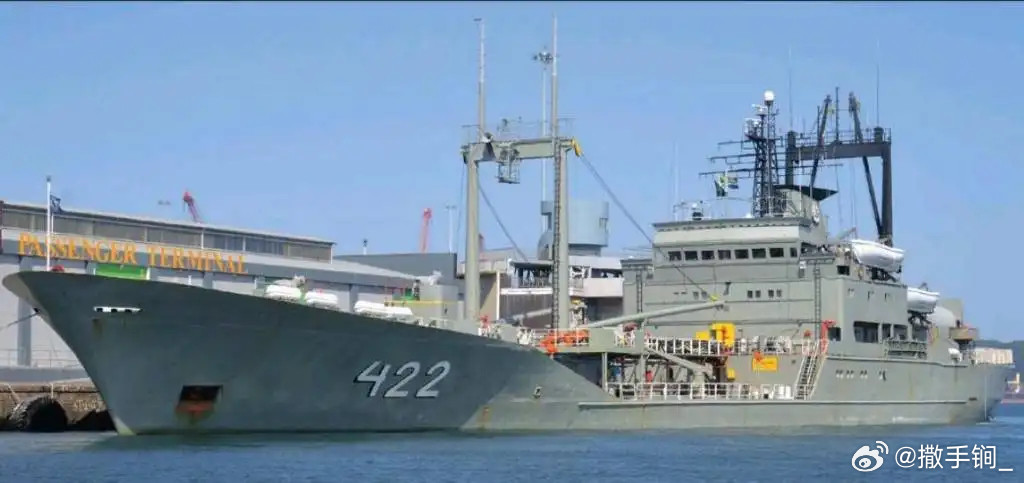 斯里兰卡总统迪萨纳亚克表示，斯里兰卡海军正安排将领海附近的伊朗“布什尔”号补给舰