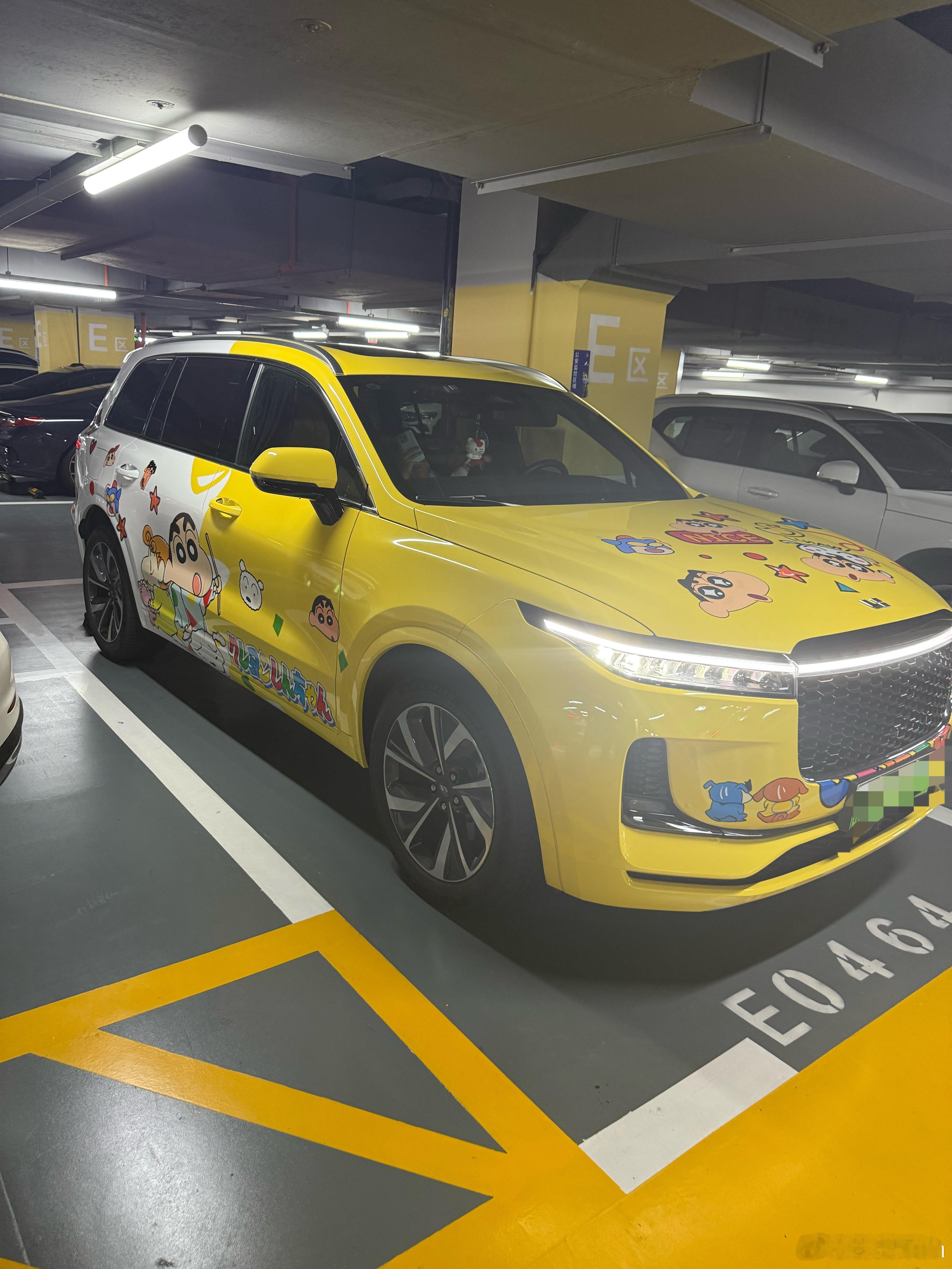 停车场看到两台有意思的🚗​​​