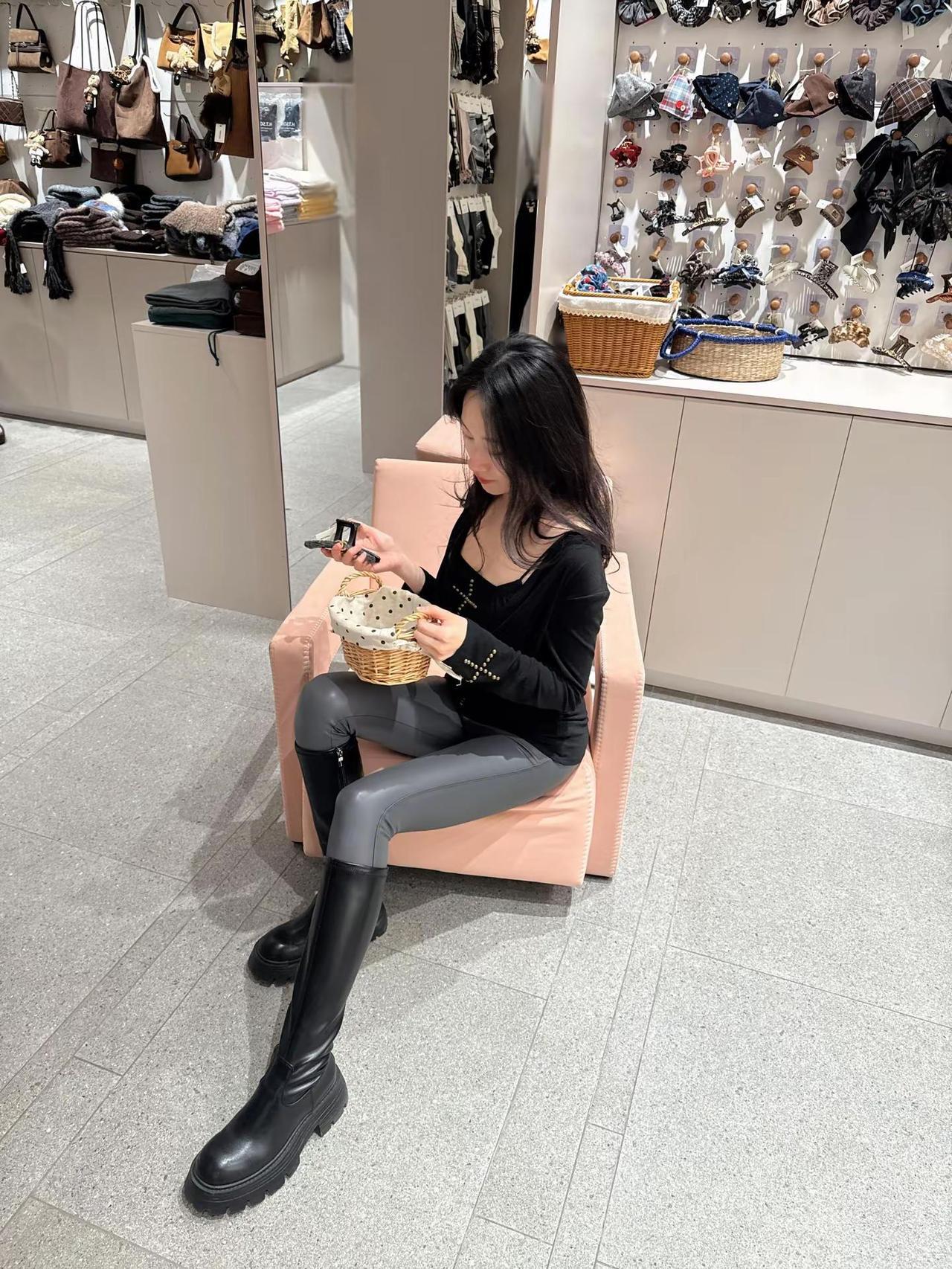 皮cool2.0。皮裤长筒靴内容启发搜索正常穿搭无不良引导