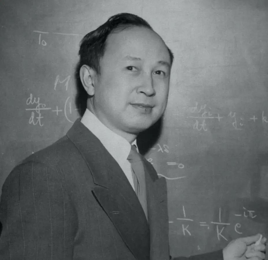 1964年，钱学森正准备在家中吃晚餐，谁知，刚准备夹菜，他瞬间察觉不对，直呼：这