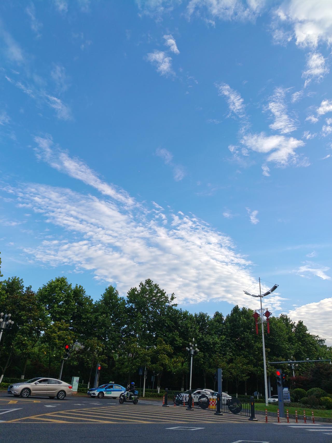 现在量化交易已经在放大市场的涨跌，可以说，特别是在助跌这块，比想象中的还要来的快