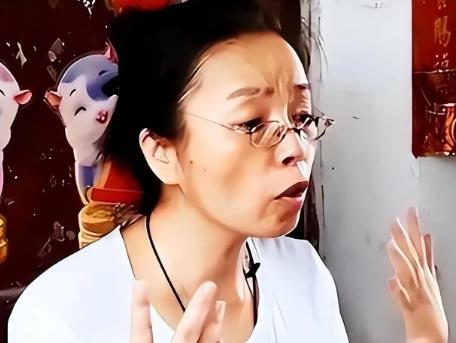 “不给1500万，这屋子我绝对不答应拆！”2010年广州那位贪心的“钉子户”梁蓉