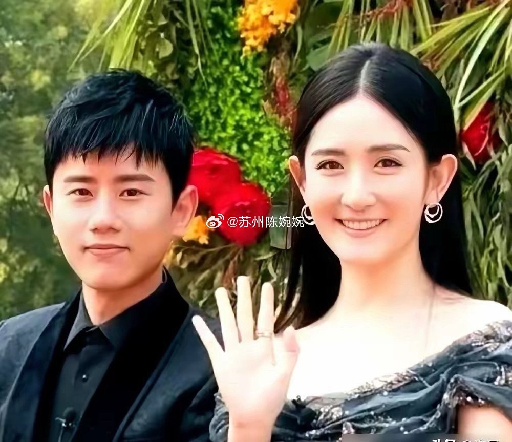 苏醒当年赢张杰，根本不是唱功问题。你去看那场4进3录像，苏醒一开口，评委嘴角就翘