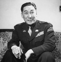 1997年，蒋纬国病逝。100岁的宋美龄接到消息立刻登机赶回台湾，到医院