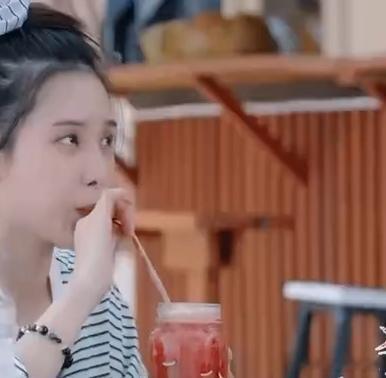 黄子韬徐艺洋你俩也太不修边幅了他们的“素颜”状态好像很符合大家的日常，真实又放