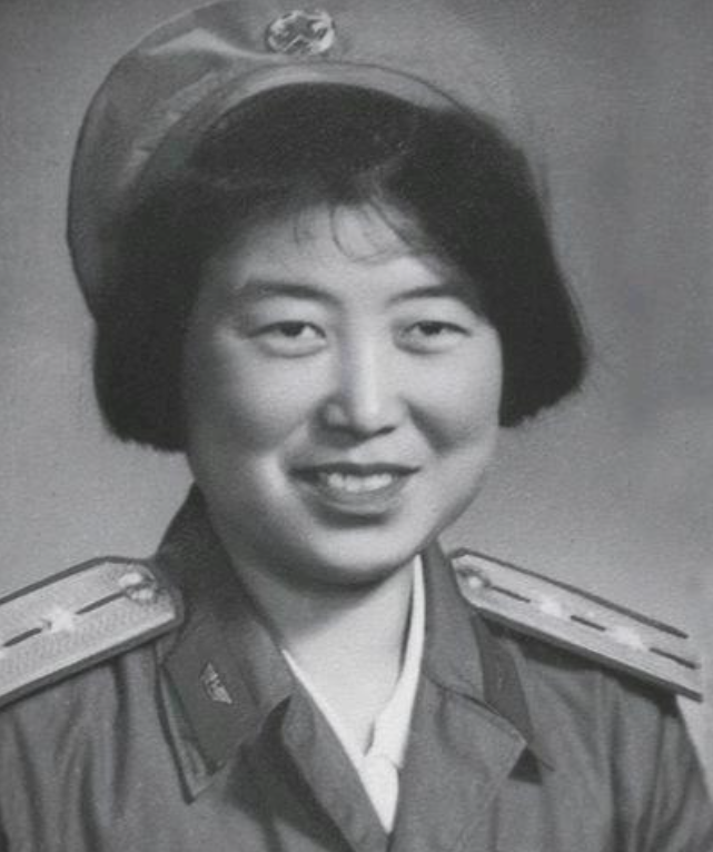 1964年，女飞行员回家之后，连续两次都无法正常生育，上级领导对此非常重视，并向