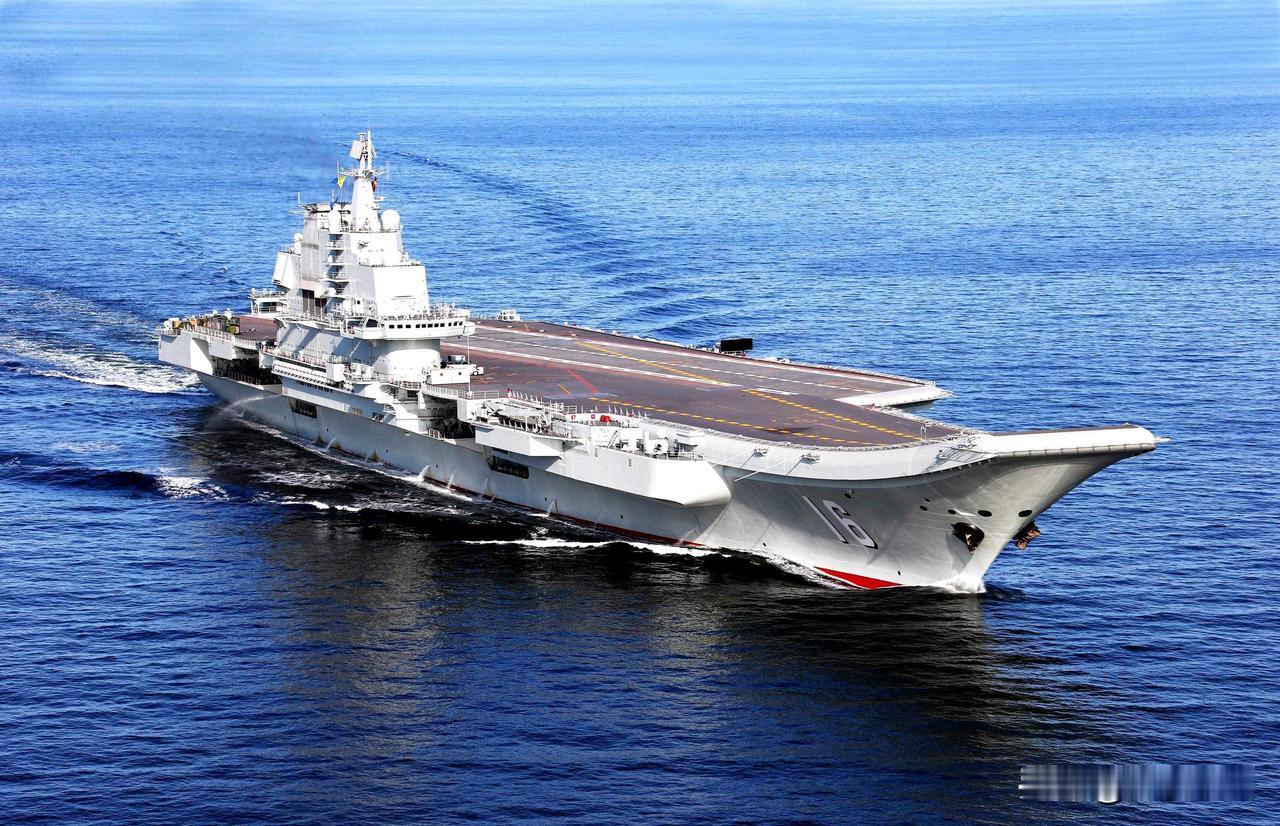 作为中国首艘航空母舰，辽宁舰的战斗力与美国尼米兹级、福特级航母相比存在客观差距。