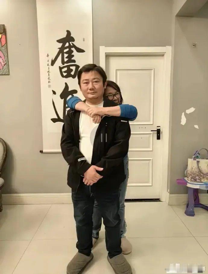 张雪的继父，绝对是个好男人，也是人间清醒！张雪机车夺冠后，亲戚朋友都抢着跟张雪合