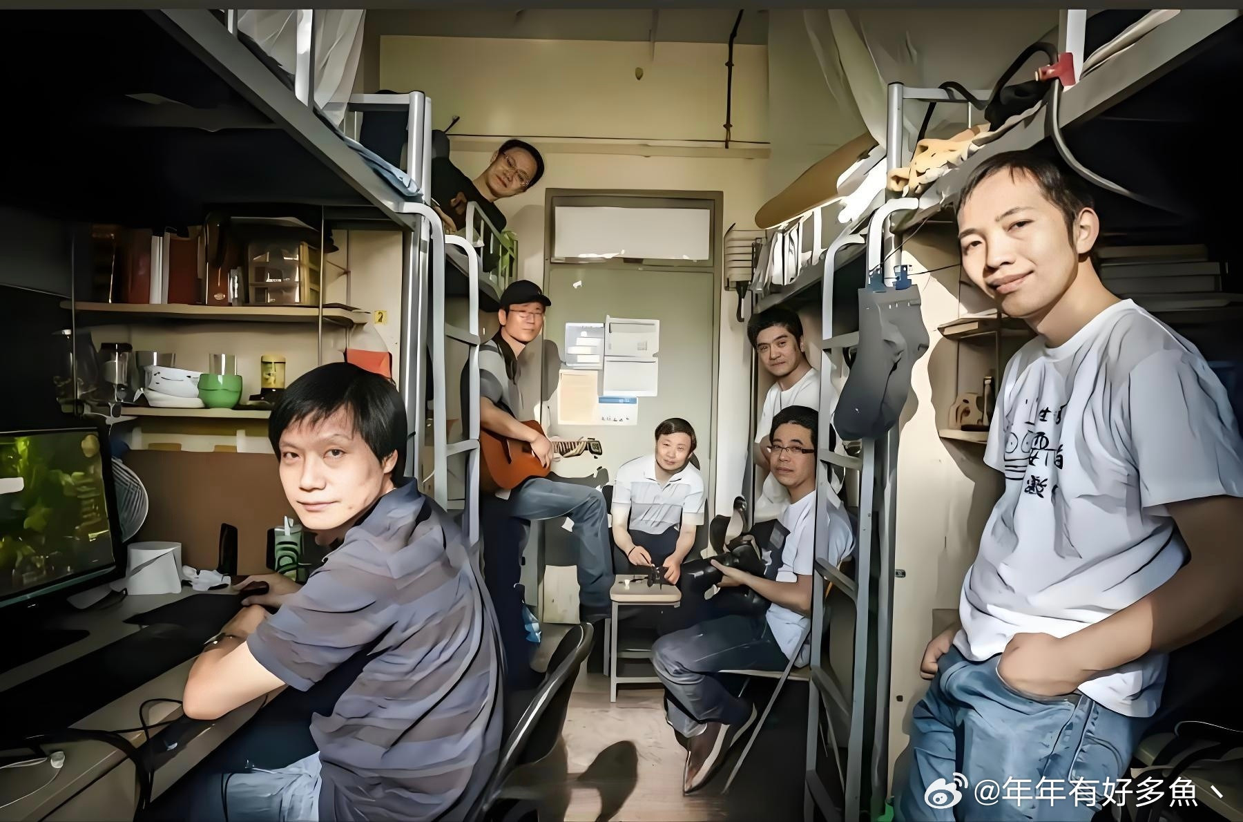 雷军以前宿舍七人，一人不落，挺牛的。