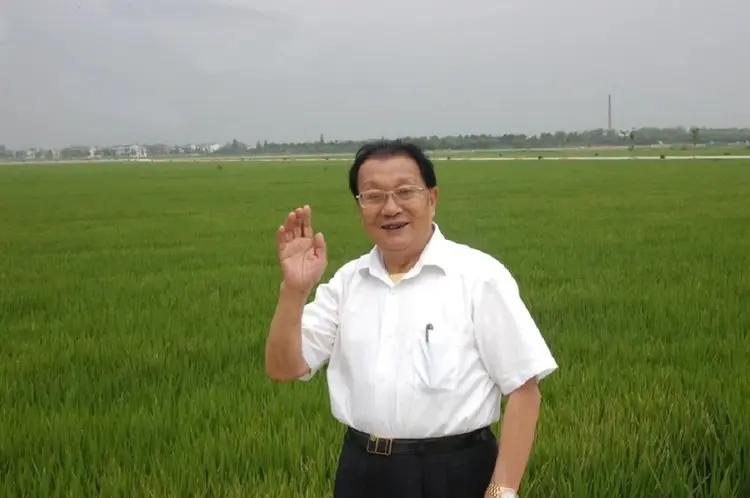 吴仁宝（1928年11月17日—2013年3月18日），男，汉族，出生于江苏省江