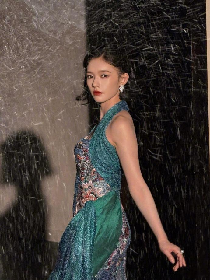 林允短发美成啥样了林允短发美成啥样了，完全就是把我给迷倒了呀，看到这一次的短