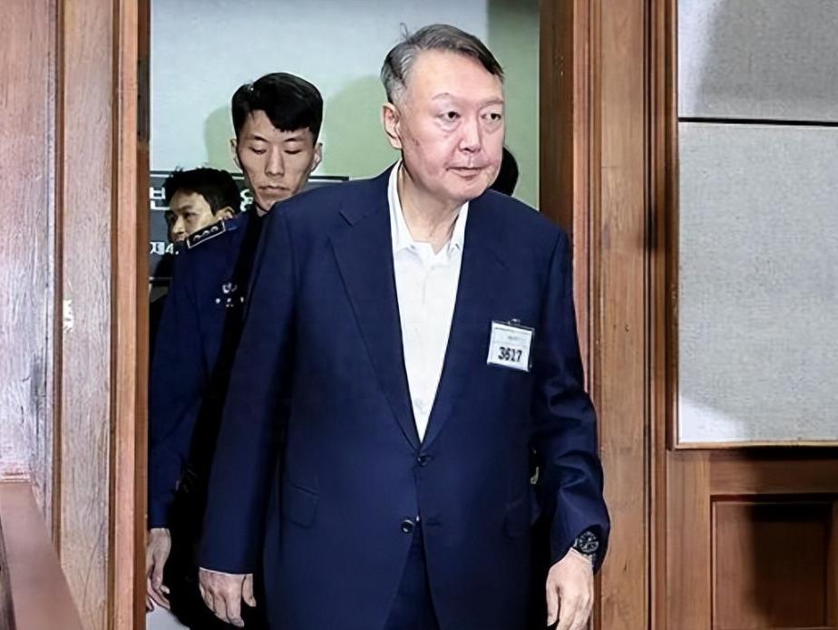 青瓦台魔咒持续，韩国总统难善终韩国总统这个位子，又一次把它的主人吞了进去。6