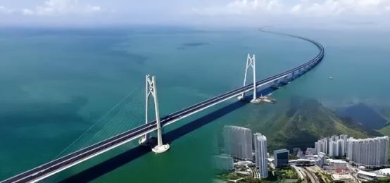 耗资1269亿元、横跨伶仃洋的港珠澳大桥，自2018年通车起就争议不断。不少人纳