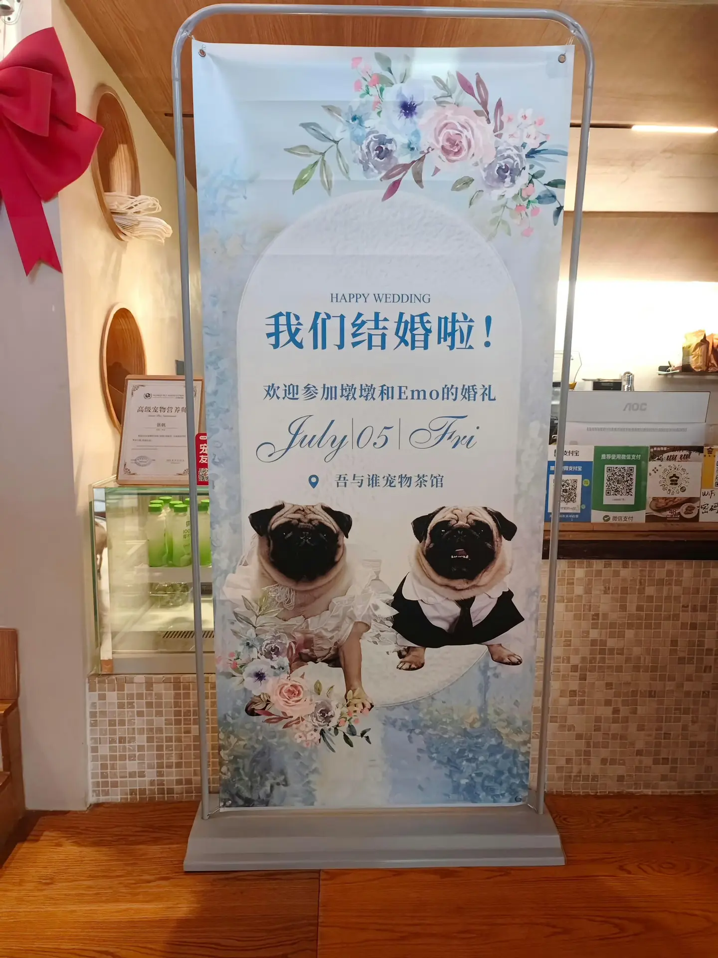 现在的人真会玩，小狗都有婚礼了🤣