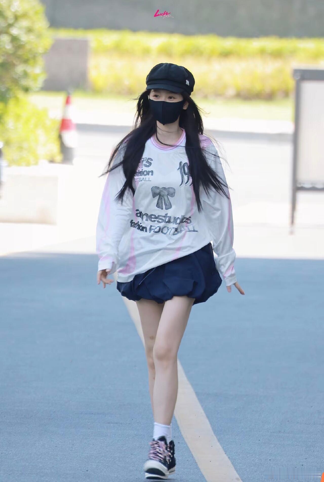 虞书欣完全青春女大欣欣的穿搭审美永远在线，少女感信手拈来～