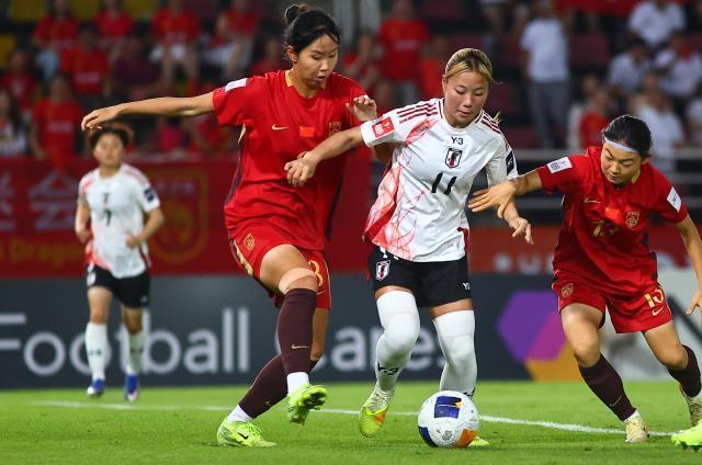 虽败犹荣！U20女足0-2憾负日本，却创下8年最燃战绩终场哨响的那一刻，泰