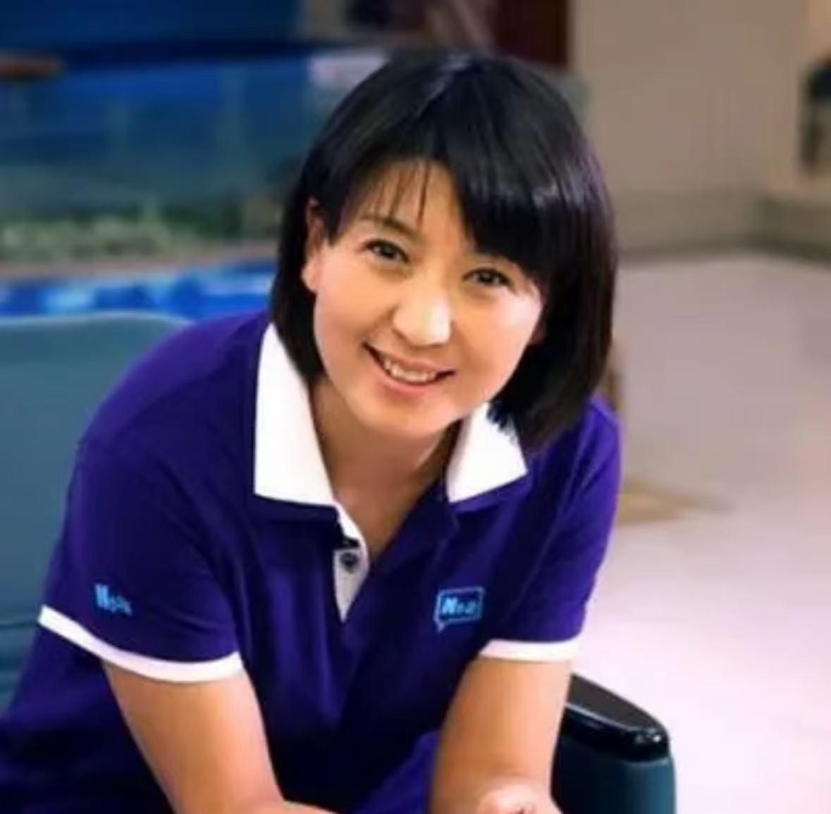 闫学晶现在哭穷的原因原来不是因为富商老公不给钱而是她实在是想到更小的女儿，女