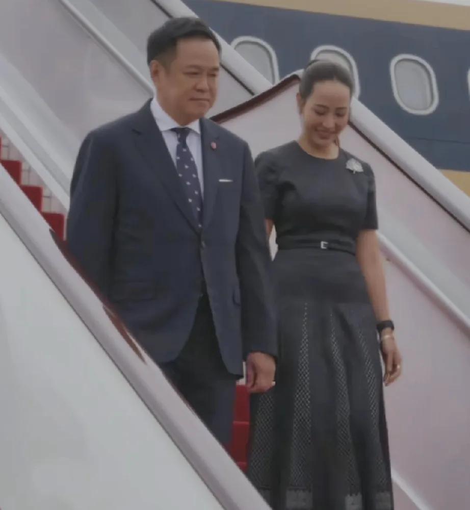 又一亲华总理到访！泰总理阿努廷携妻子及百名泰企业家正式落地四川，上一个这么做的还