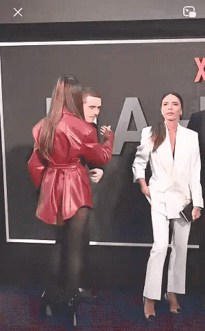 贝嫂维多利亚实在不应该啊！相比之下确实是贝嫂是维多利亚格局小了一些。维多利亚的字