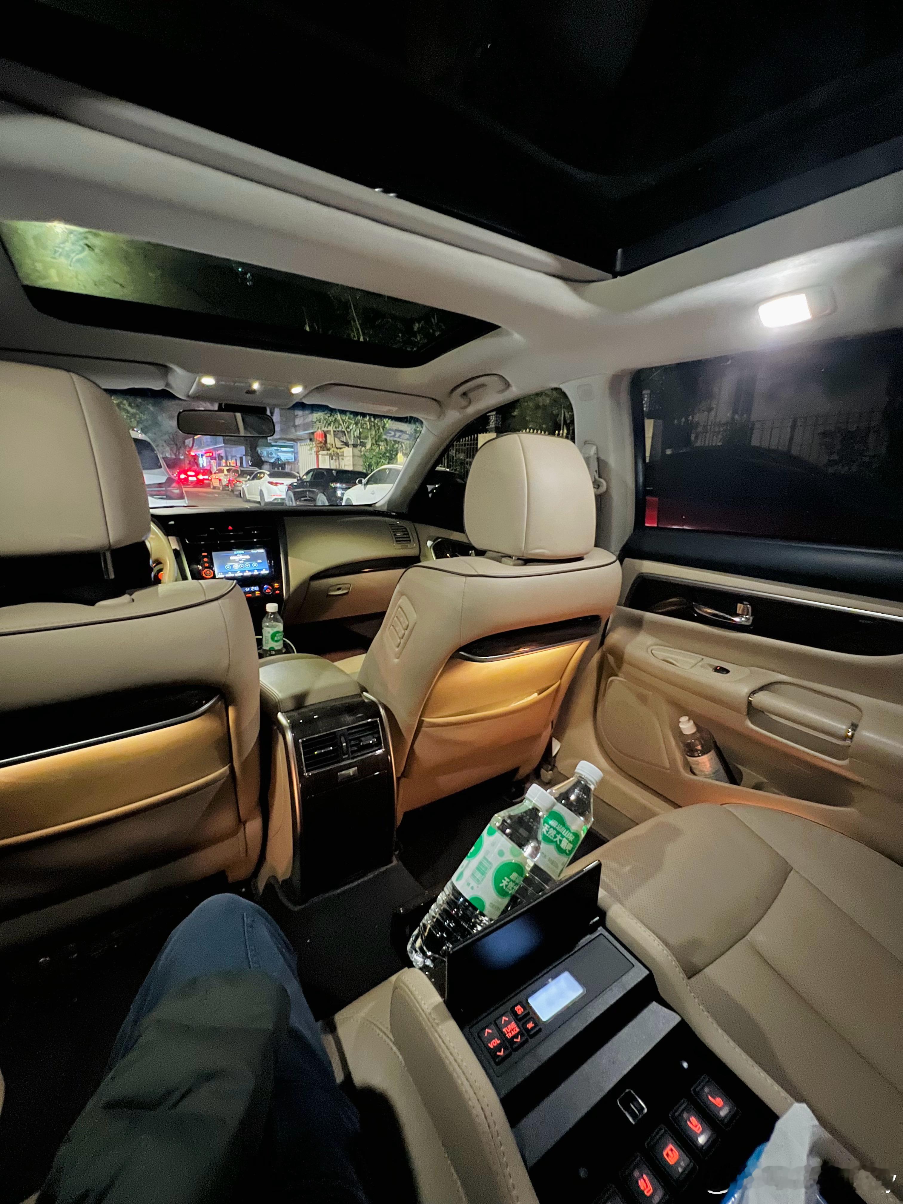 大家猜猜这是什么型号什么版本的天籁广州