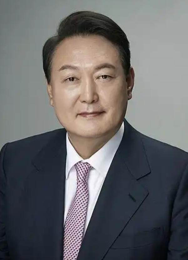 韩国前总统尹锡悦，终于判了。2026年6月12日，首尔中央地方法院刑事审判第