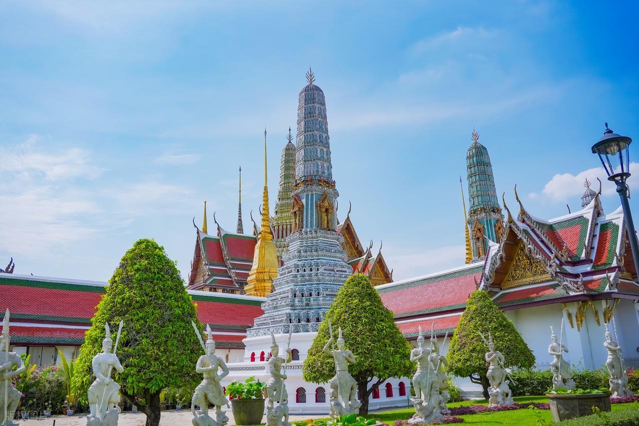 泰国到底是穷还是富？泰国是个让人矛盾的地方，说它落后吧，电子支付连路边摊都能扫