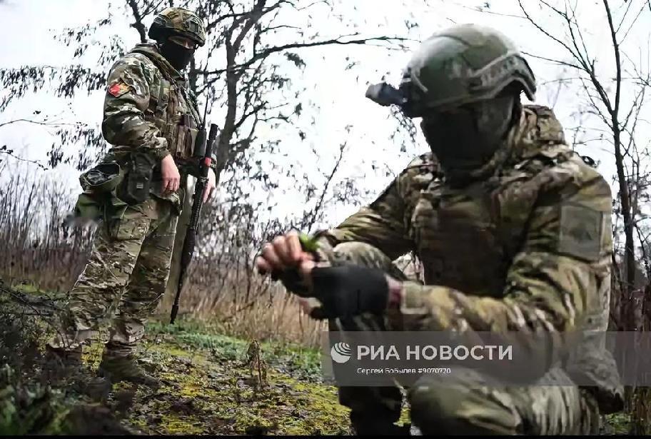 俄军在战场上见一个杀一个俄罗斯军队在顿涅茨克，哈尔科夫州，苏梅州，扎波罗热州，