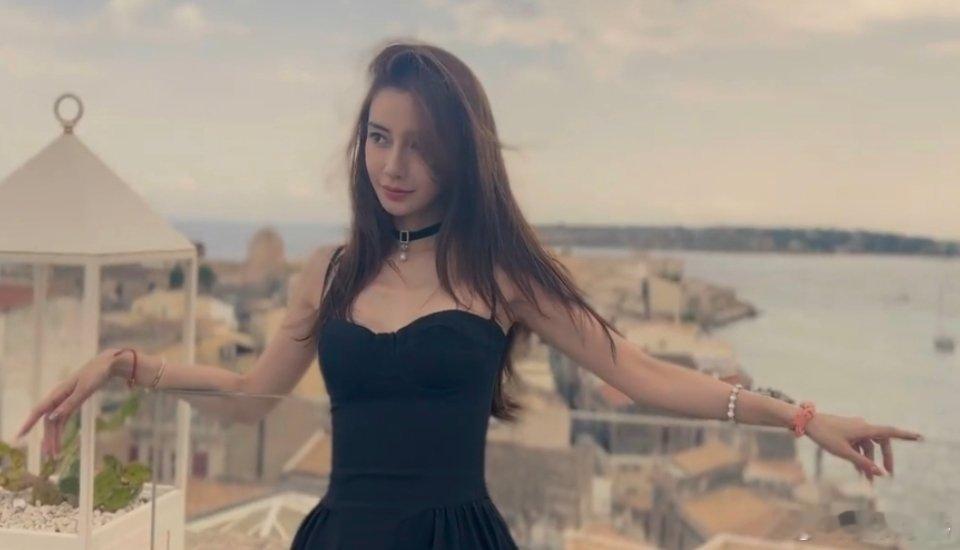 angelababy｜杨颖来喽~保持这样好不好美的太超过了，怼脸拍[抱抱]