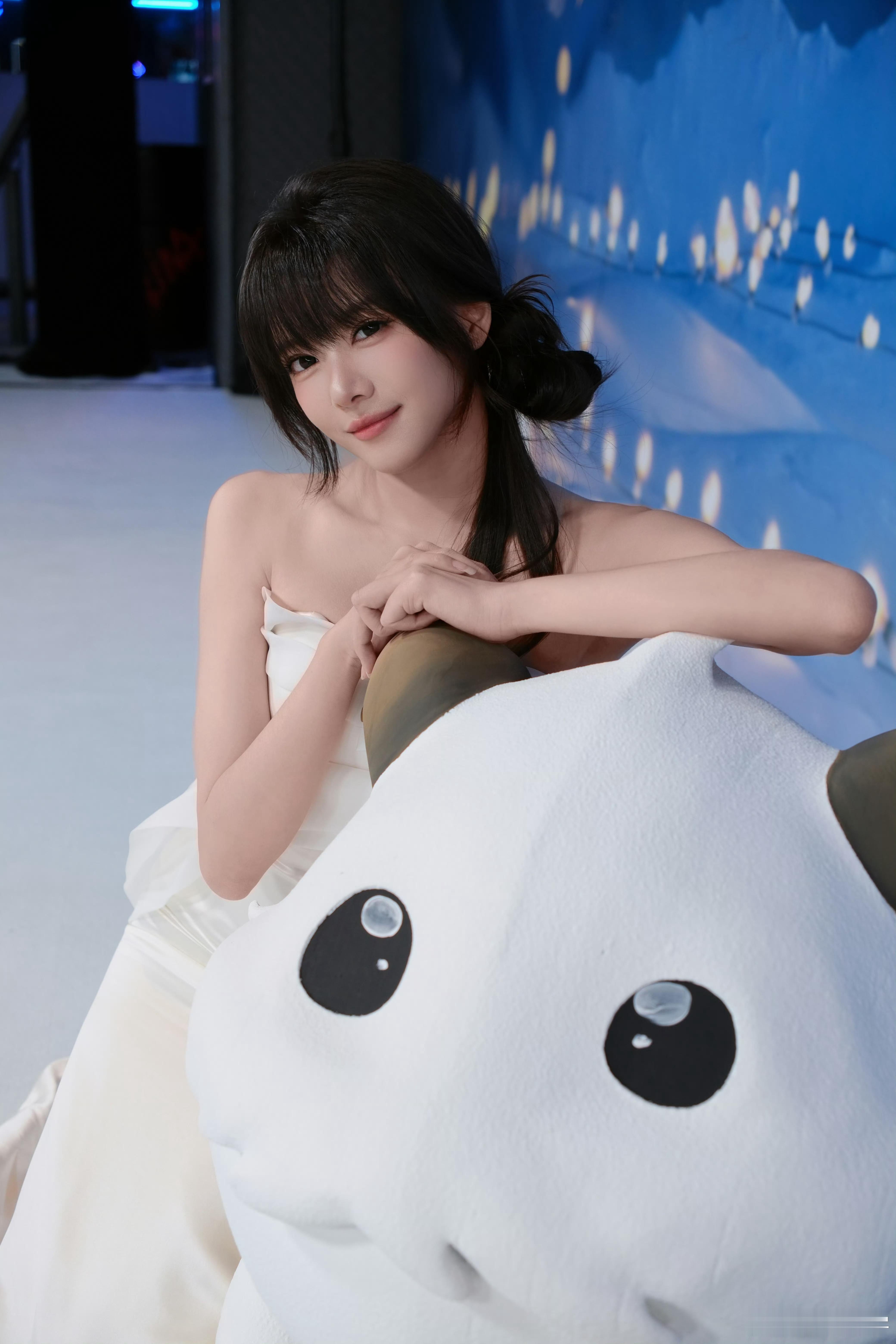 这不得把二哥迷死？LPL女主持骆歆晒照：是冰天雪地里撒下的温柔月光🌙骆歆kan