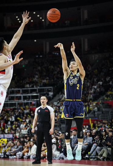 真没太看懂国家队的选人净是些胡明轩，朱俊龙这些在联赛里数据泡的球员...难道