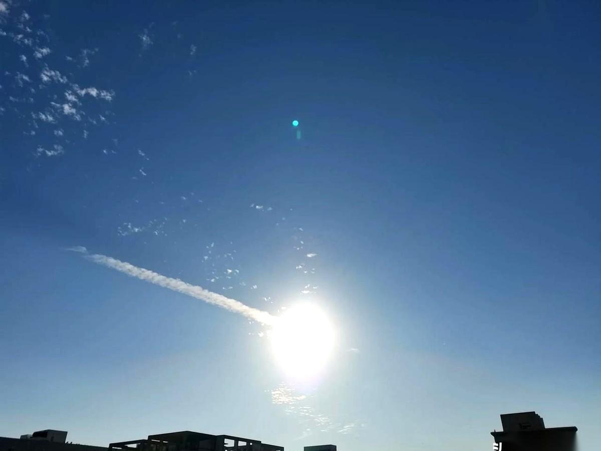 我早就跟我女儿说了，那个所谓的“老板闺蜜”，不靠谱。一个出钱的，觉得自个儿是菩