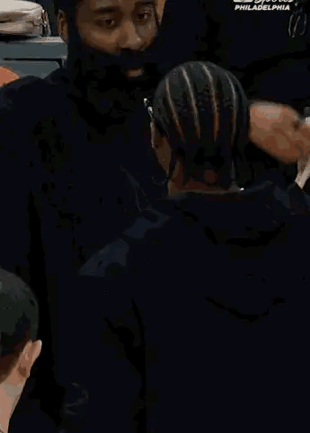 76人超级巨星恩比德真是太没脸没皮了！在今天76人客场以101：115不敌骑士的