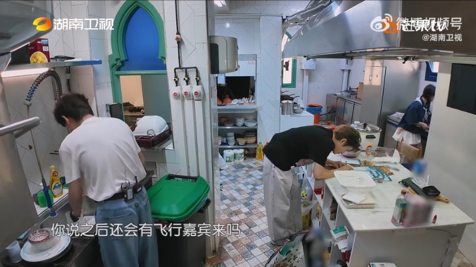 沈月翟潇闻丁禹兮在线摇人大家在聊后续还能有谁来当飞行嘉宾，小丁说希望十个勤天来，