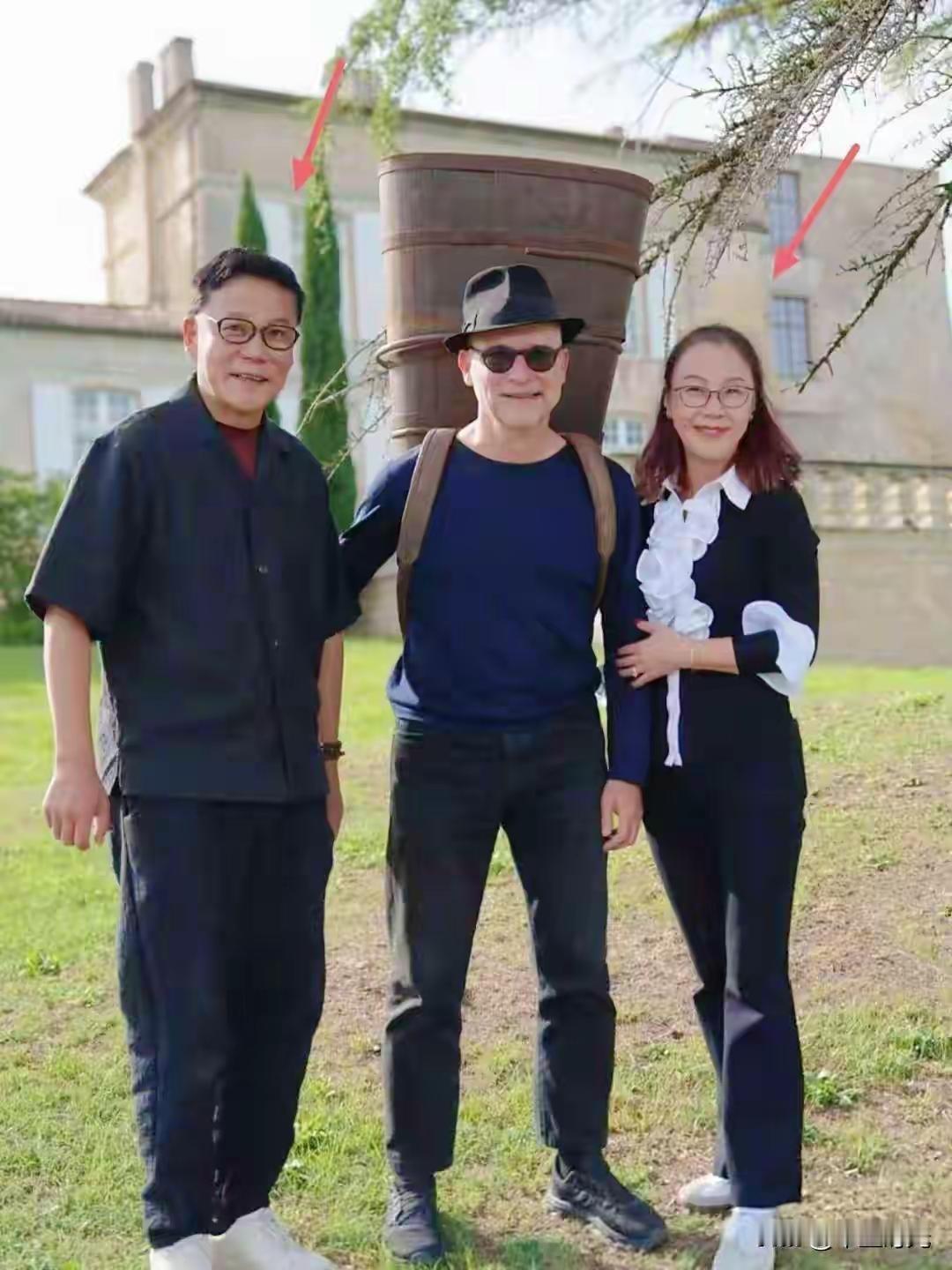 李国庆确实是六十出头的人，长相符合年龄，五十九岁的张丹红好显年轻。李国庆虽然娶了