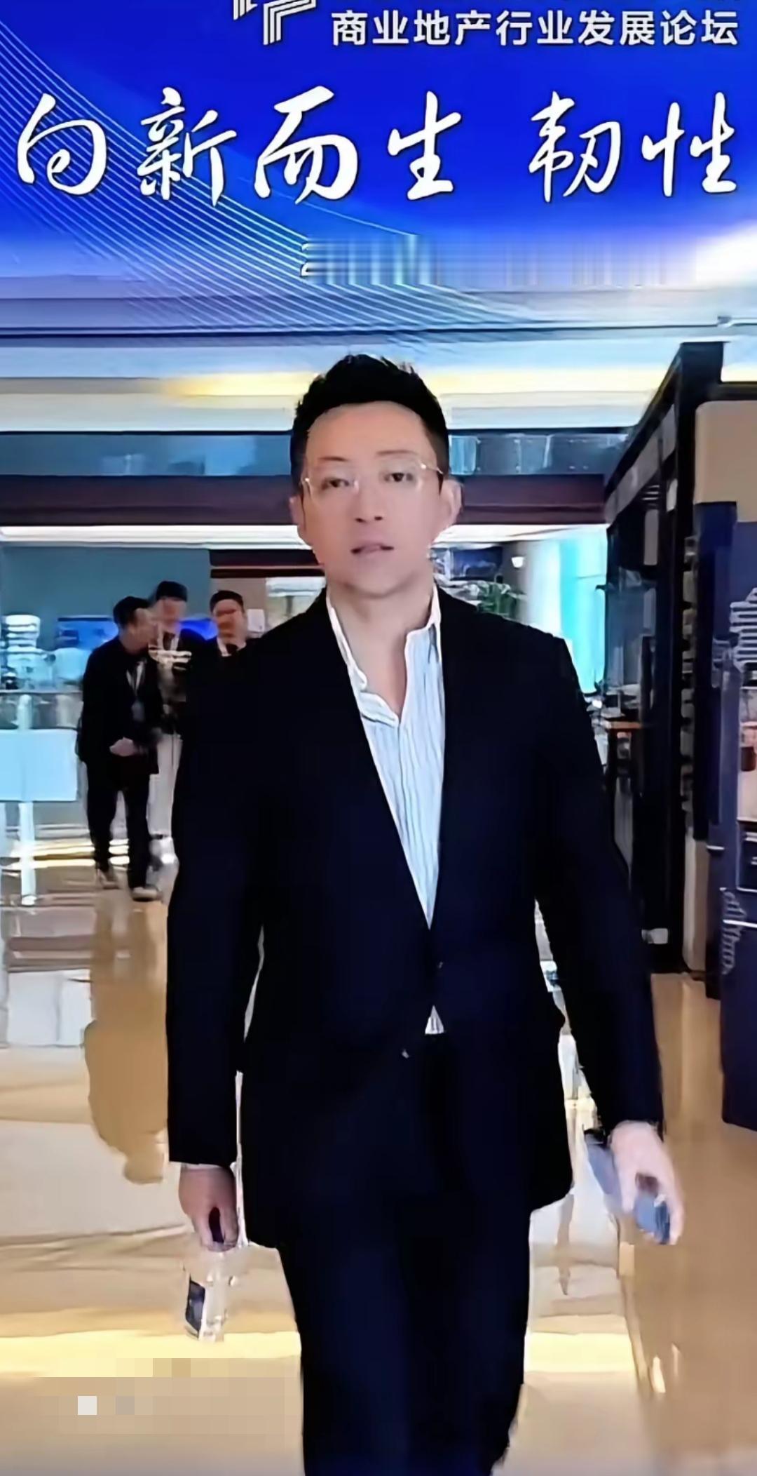 汪小菲的双面人生：对外精英，对内失度！大家都知道，汪小菲身上有着极为鲜明的