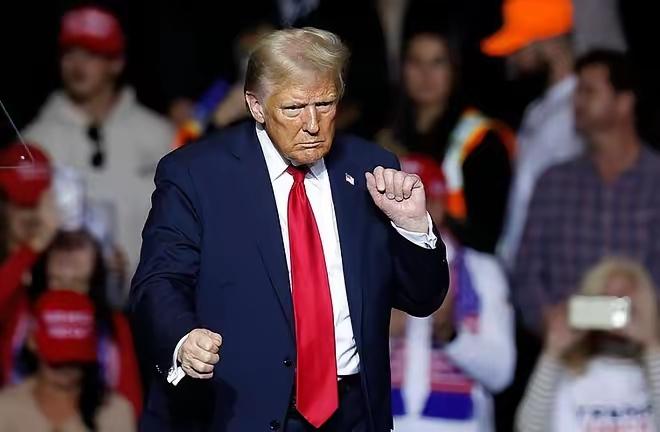 美国带着欠款从世卫‘退群’了，如此厚颜无耻的操作，闻所未闻。美国现在疯狂退群