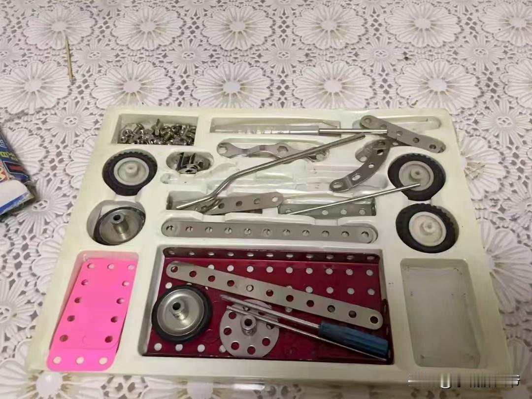 如果不把这个发出来，70后的男生们都差点忘了有过这玩具了吧。这就是上海玩具厂出品