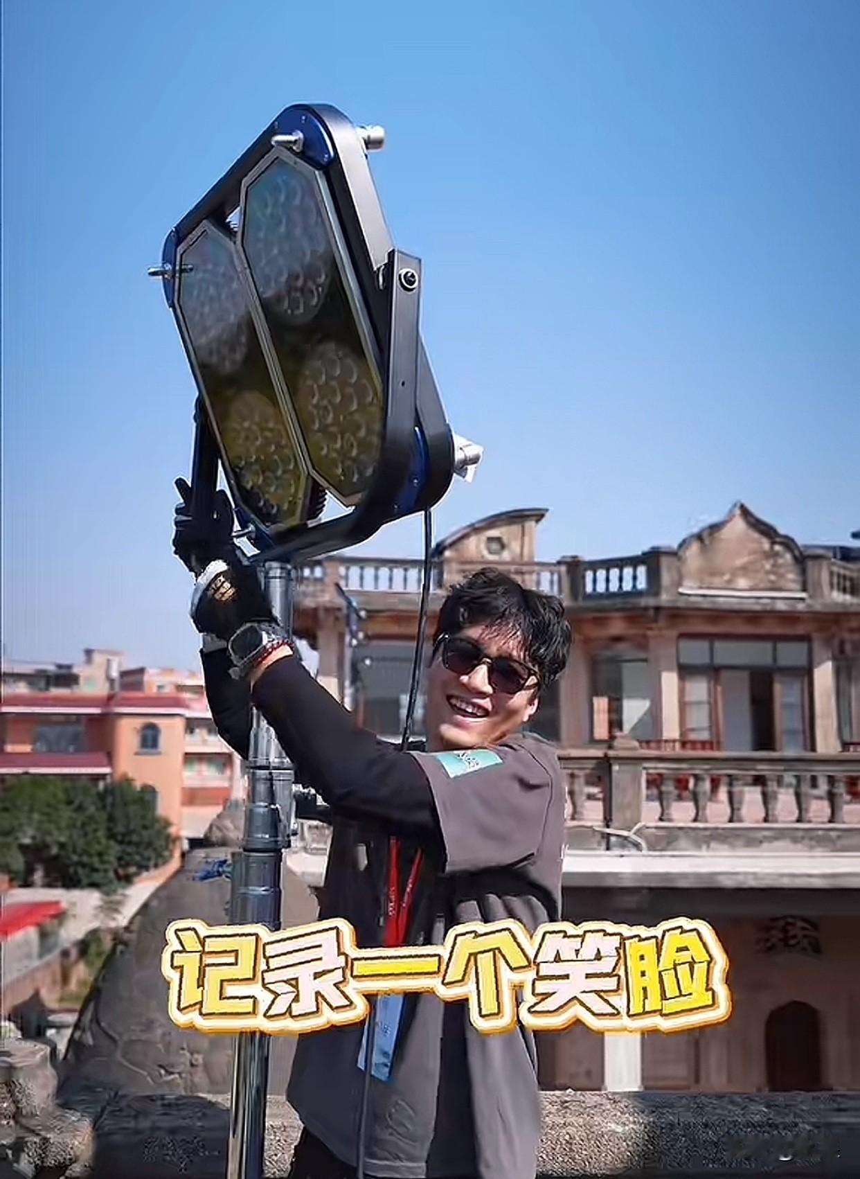 与辉同行的大部队已经到福建了第一站是泉州，那边穿着短袖[大笑]北京现在又冷又