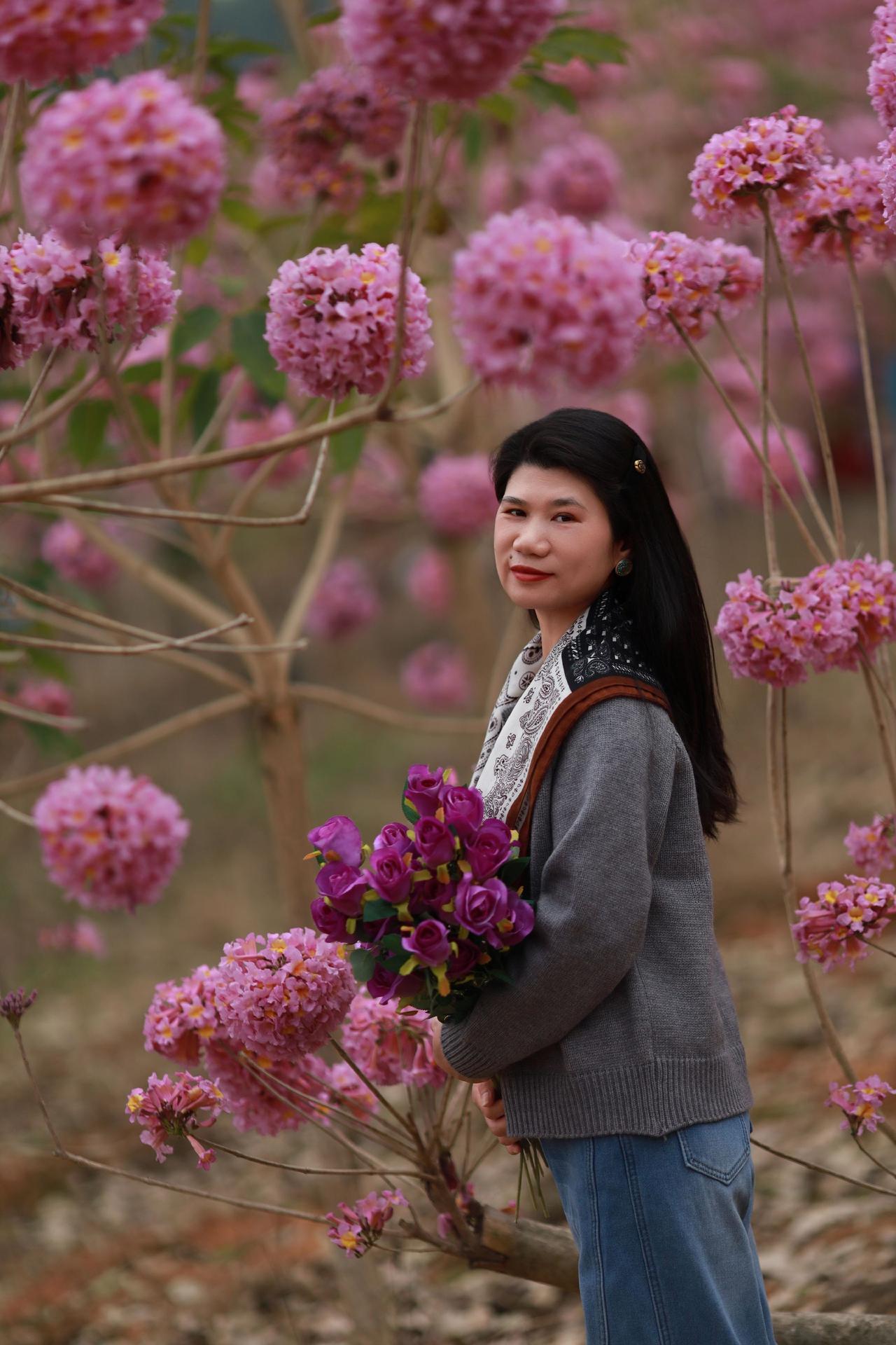 偶遇知性姐姐，在花海中的表现。花海原创摄影赏花季节摄影约拍