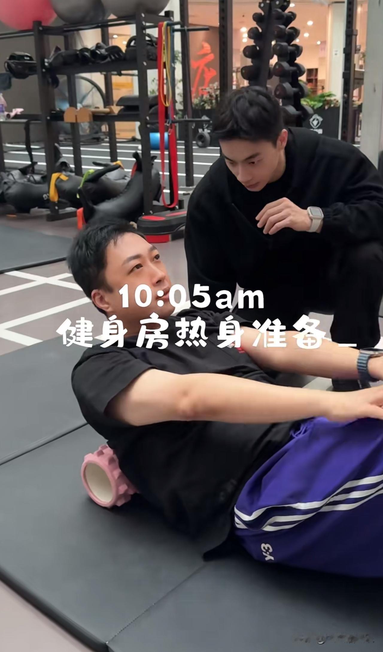 笑死了，于正晒辛苦健身照，大家却只关注到了高颜值教练。于正的新剧《金吾不禁》已