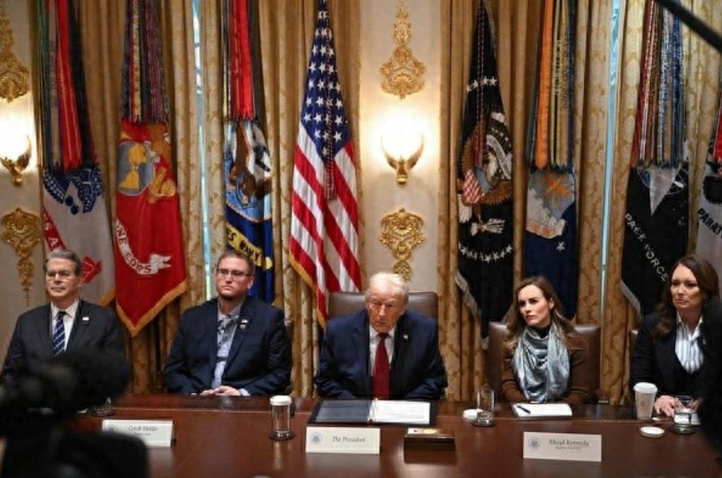 特朗普骂尼克松打开了中国的大门，骂卡特与中国建交，骂克林顿让中国加入世贸组织，骂