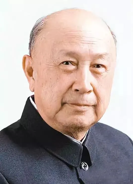 1964年，新疆一小伙子给钱学森写信，信中直接指出钱学森的错误，以为不会有回信，