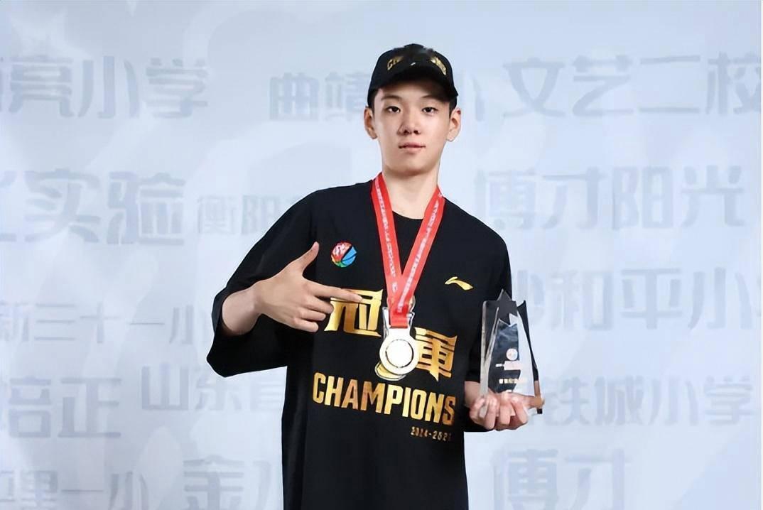 兄弟们！辽篮又来喜事了！最近在梅奥率领的U14少年队取得了全国北区冠军！并且发
