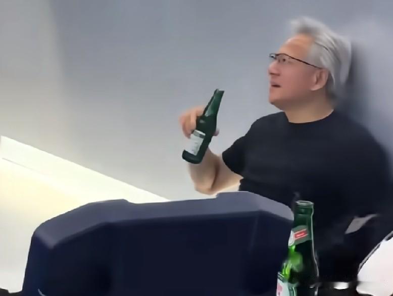 哈哈，老黄坐在地上喝酒，那叫真性情。要是我这么干，我妈肯定会说：“又在这儿耍赖呢