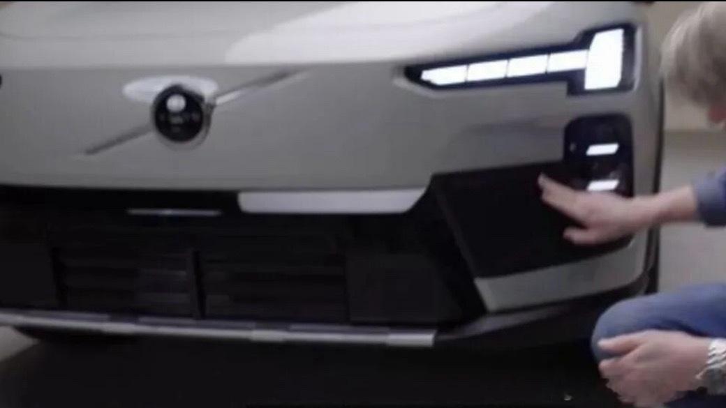 沃尔沃EX60抢鲜看！看着挺紧凑的果然用上了小耳朵门把手，不知道这个在国内算隐藏