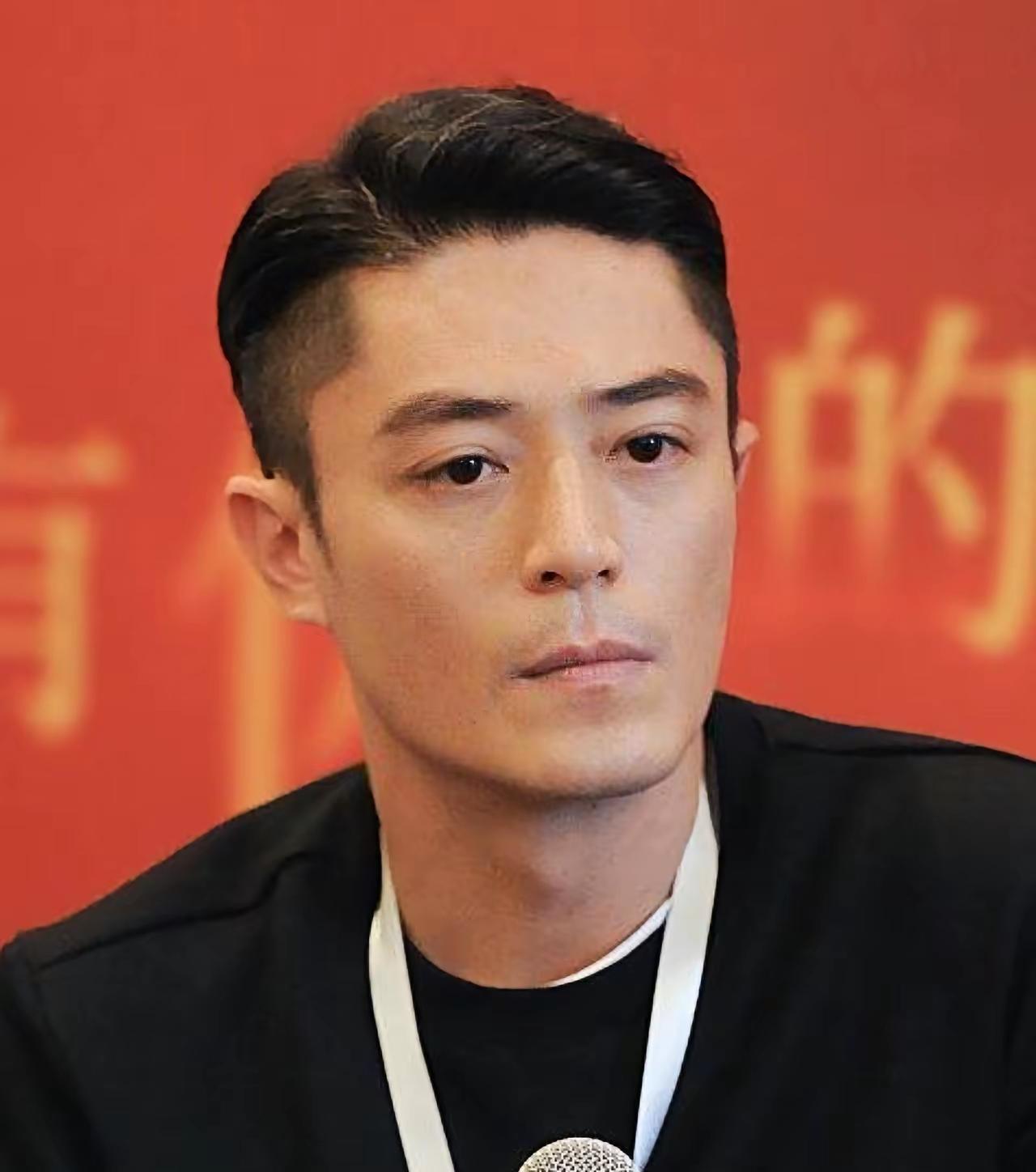 做明星太难了明星做烤瓷牙吧你们说假演剧出戏不装烤瓷牙吧又说牙齿黄看着也出