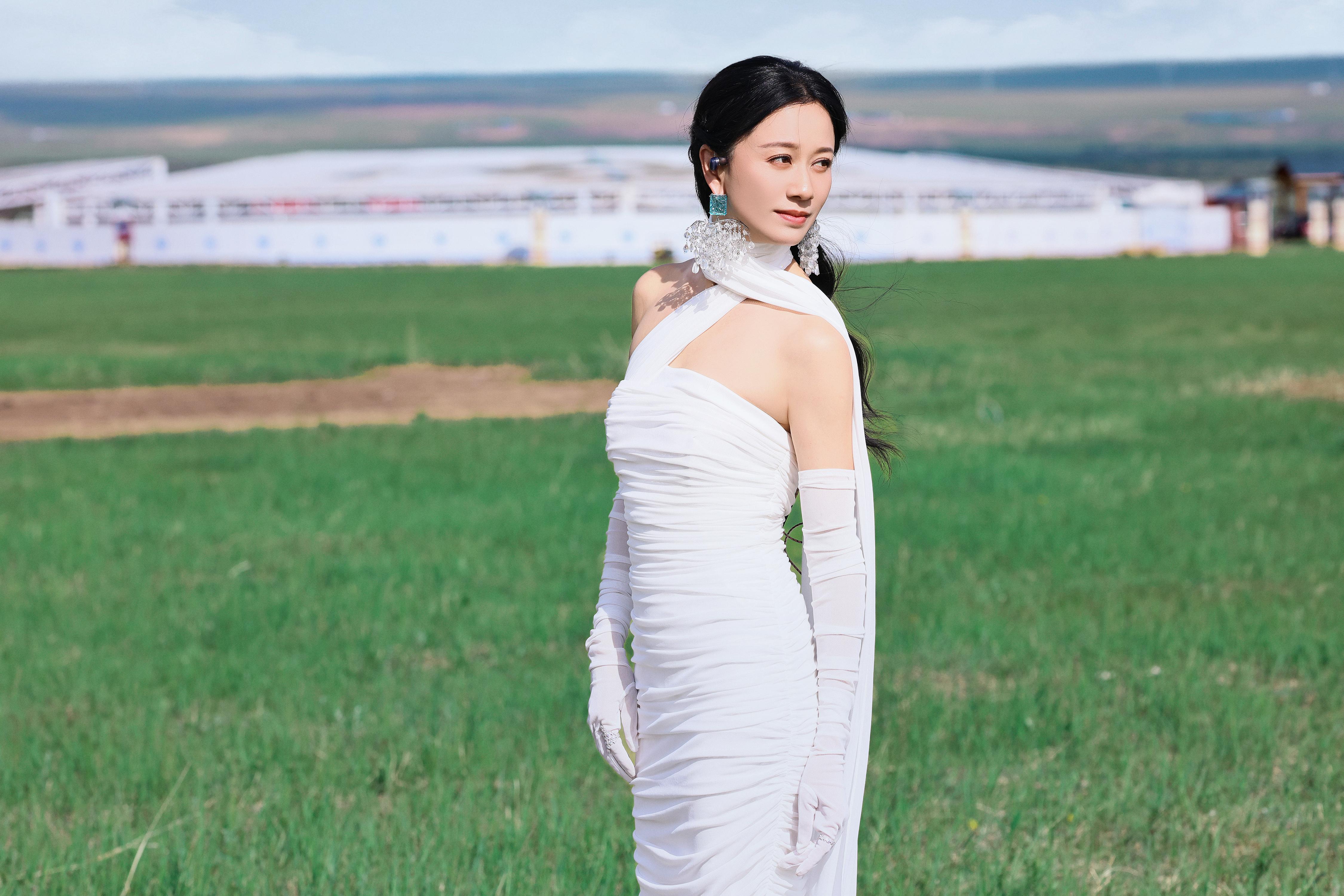 倪虹洁在复制粘贴的时代，你是手写的诗