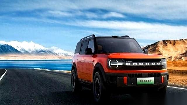 把越野车的前机盖掀开，里面不是轰隆作响的发动机，是个能直接用水冲、还能放鱼的大箱