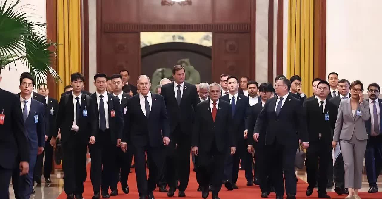 上合组织成员国代表团已乘坐高铁从北京抵达天津。将举行上海合作组织外长理事会会议，